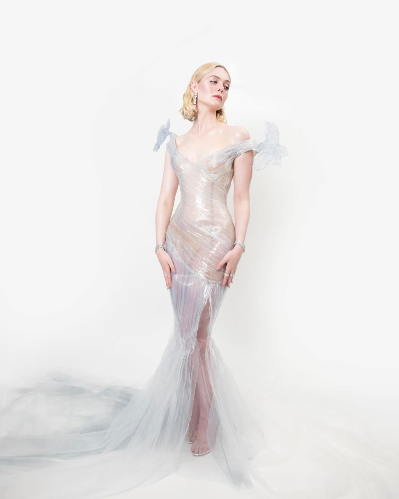 ELLE FANNING AT MET GALA PHOTOSHOOT 2024 MAY4